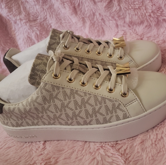 Mk Vanilla Monogram Shoes - Picture 3 of 3